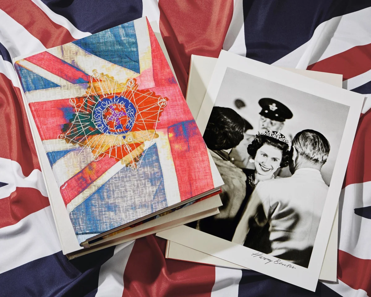 Her Majesty. Vivienne Westwood Edition No. 1–500. Harry Benson ‘Royal Greeting’
