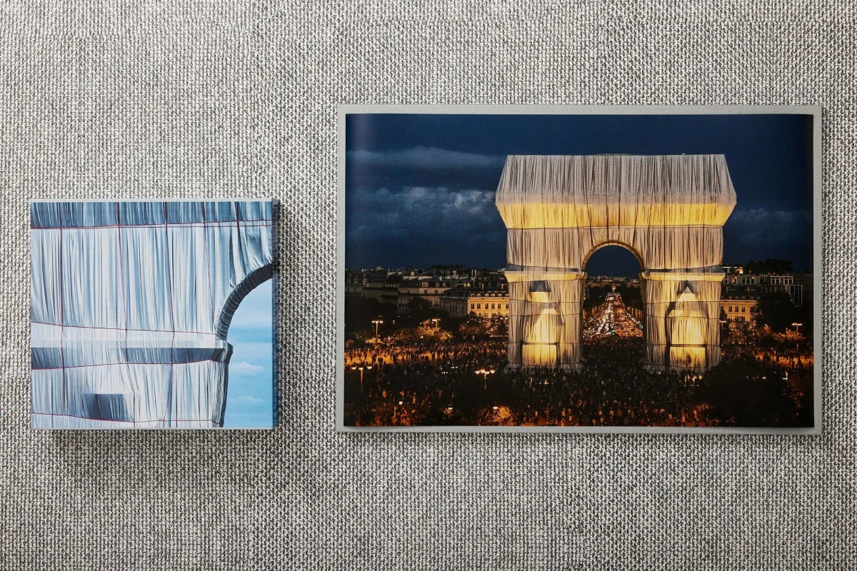 Christo and Jeanne-Claude. L'Arc de Triomphe, Wrapped, by Night. Art Edition No. 251-500