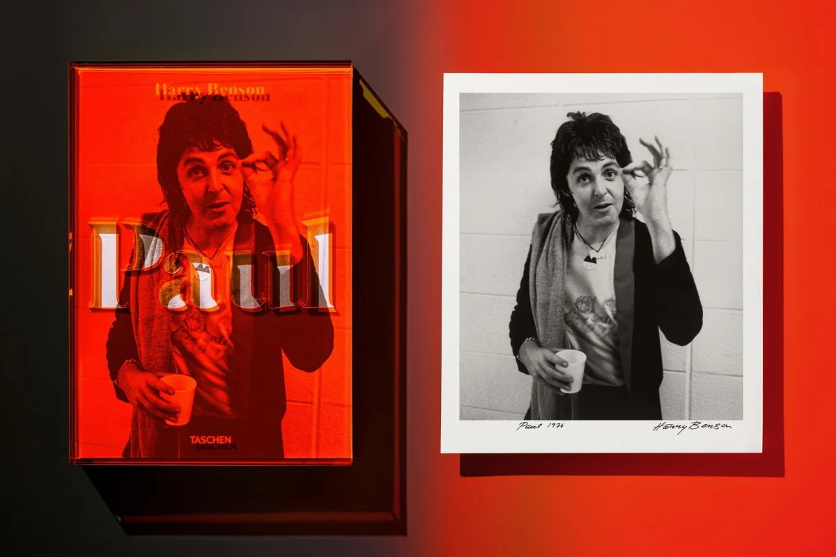 Harry Benson. Paul. Art Edition No. 51–100 ‘Wings Backstage, 1976’