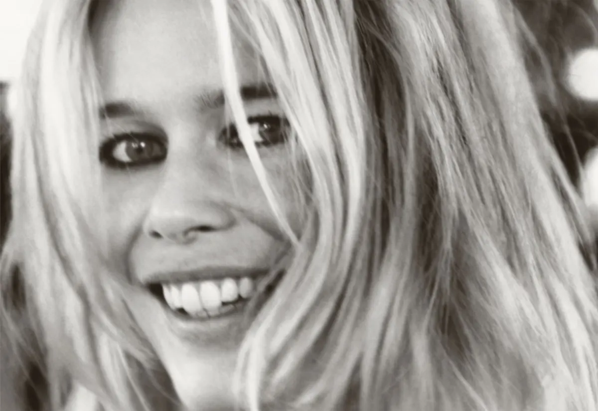 Mario Testino. Let me in!