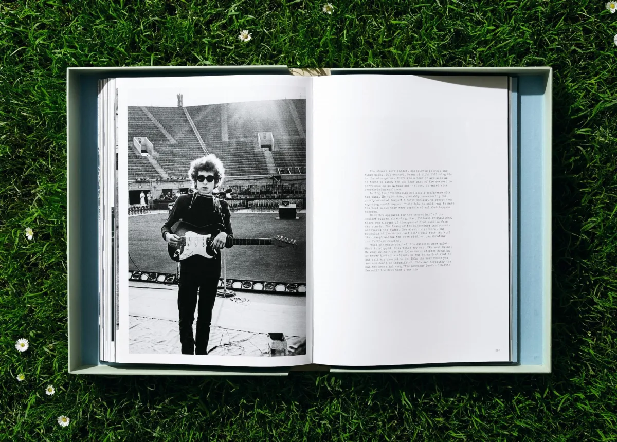 Daniel Kramer. Bob Dylan. Art Edition No. 1–100 ‘Bob Dylan with Dark Glasses, NYC’