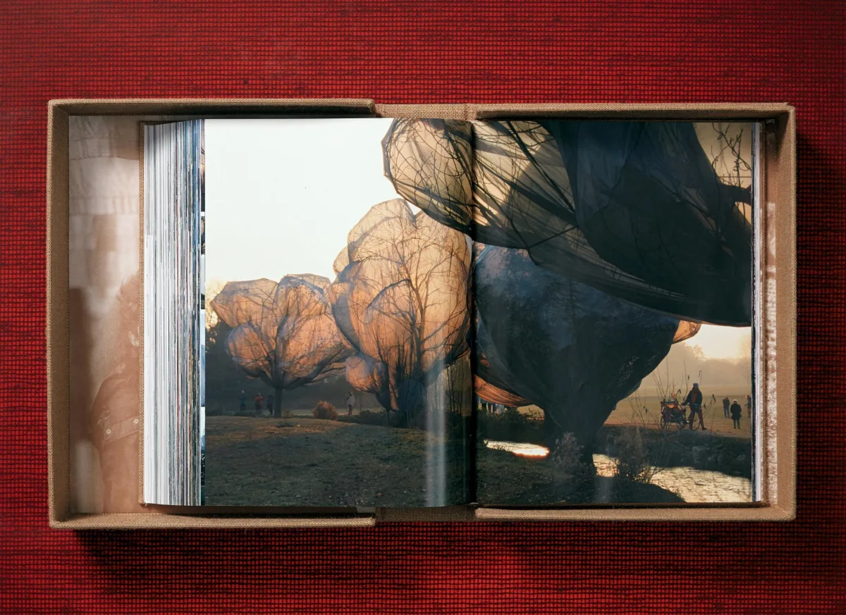 Christo and Jeanne-Claude. Art Edition B. No. 7–100