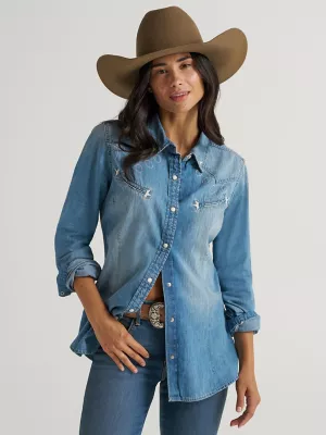 Women's Lasso Embroidered Cowboy Snap Shirt in Light Wash