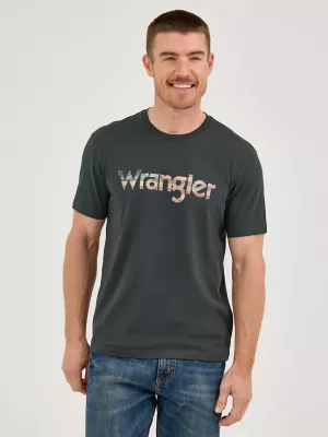 Wrangler® American Flag Kabel T-Shirt in Washed Black