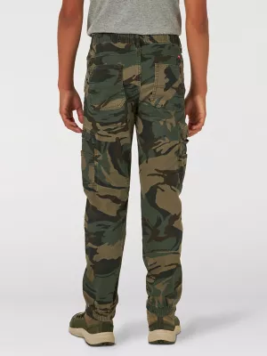 Boy's Wrangler® Free To Stretch Gamer Cargo Pant (Husky) in Forest Green Camo