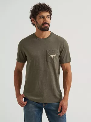 Men's Wrangler Back Graphic Pocket T-Shirt in Grape Leaf