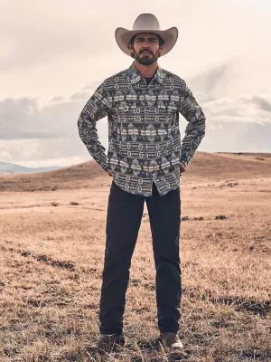 Men's Wrangler Retro® Slim Fit Straight Leg Pant in Black