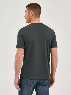 Wrangler® American Flag Kabel T-Shirt in Washed Black