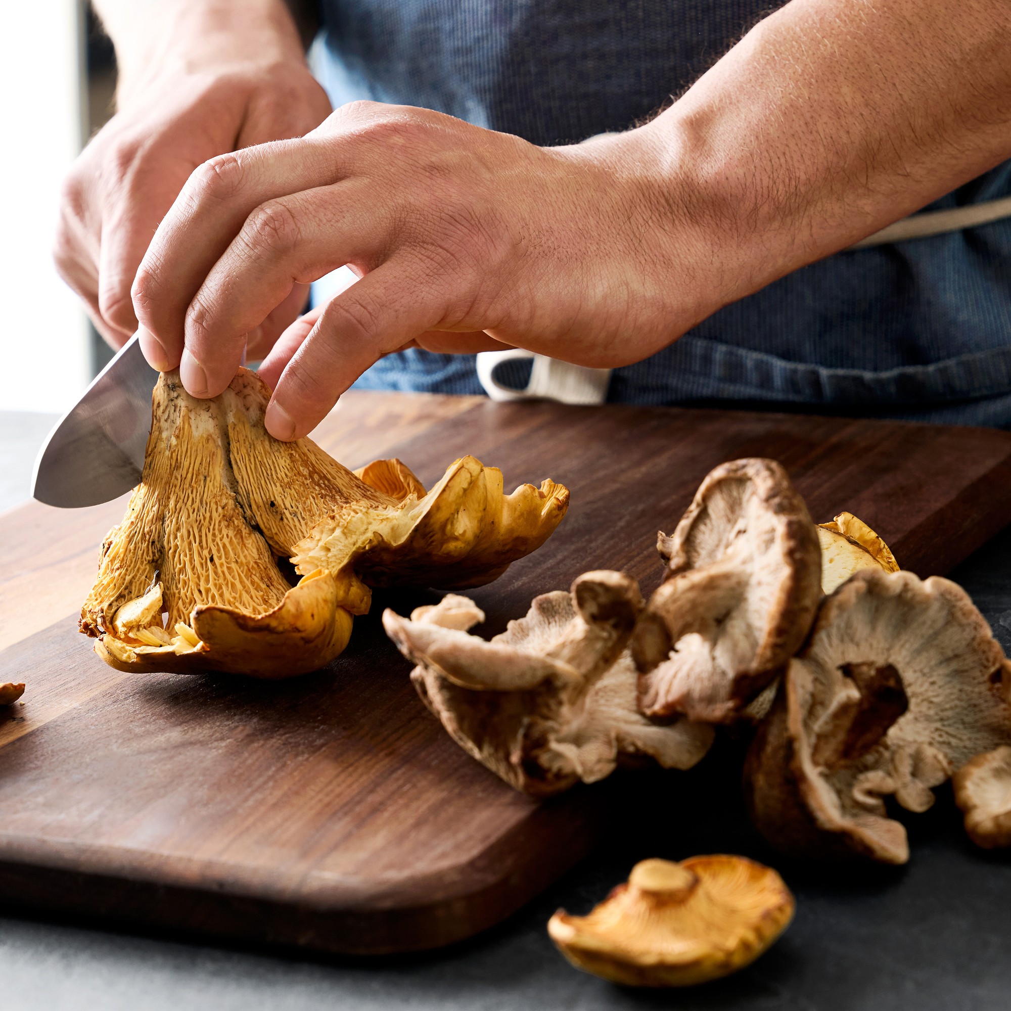 Williams Sonoma Notch Cutting Board, Walnut