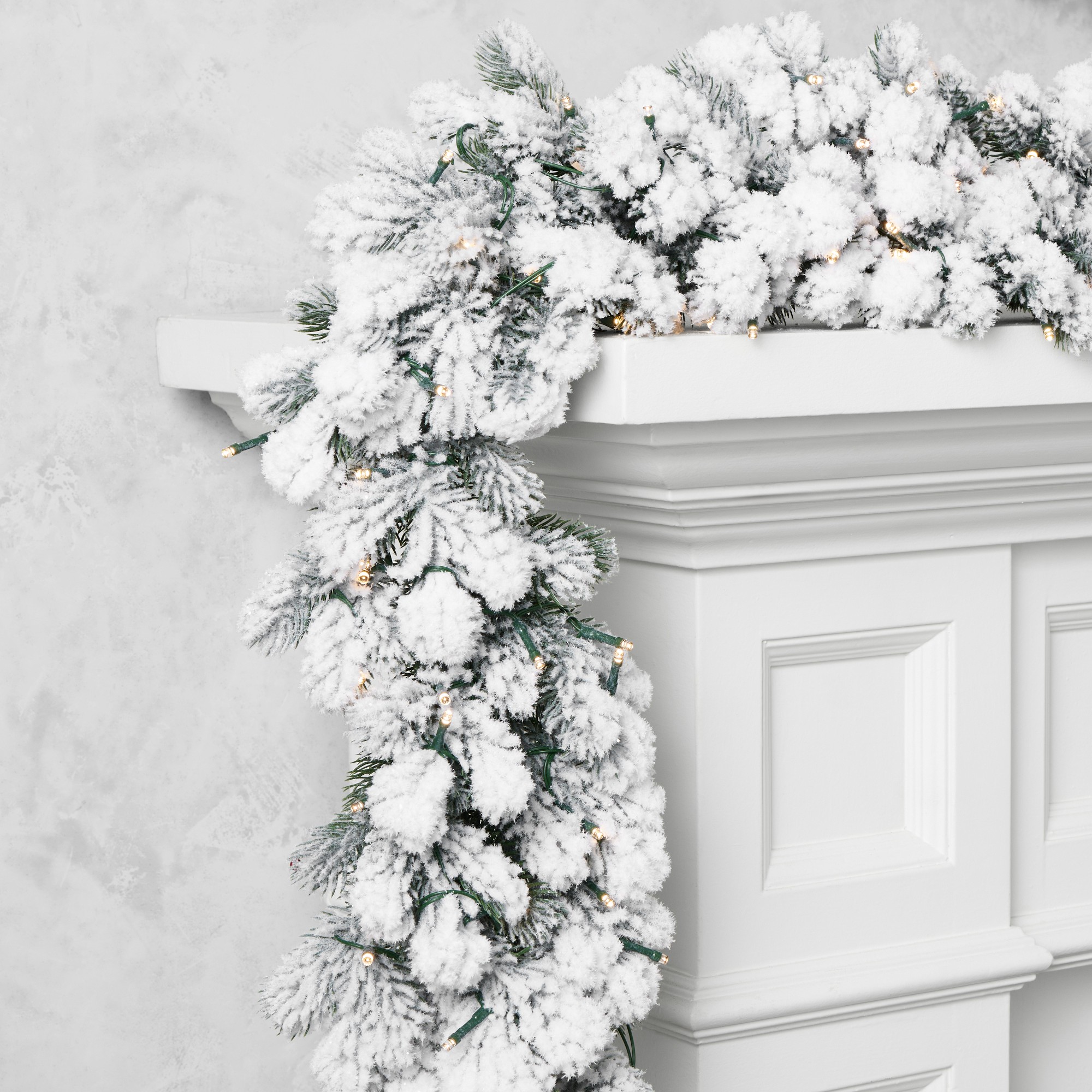 Jeff Leatham x Williams Sonoma Winter White Flocked Pre-Lit Wreath & Garland
