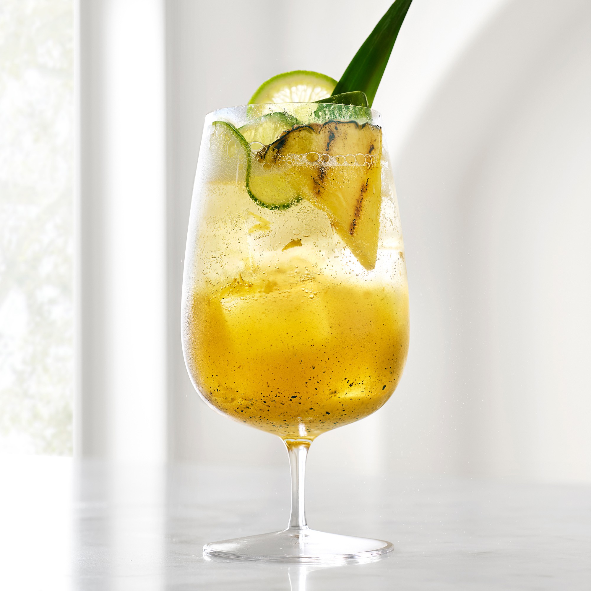 Williams Sonoma Reserve Goblets, Set of 4