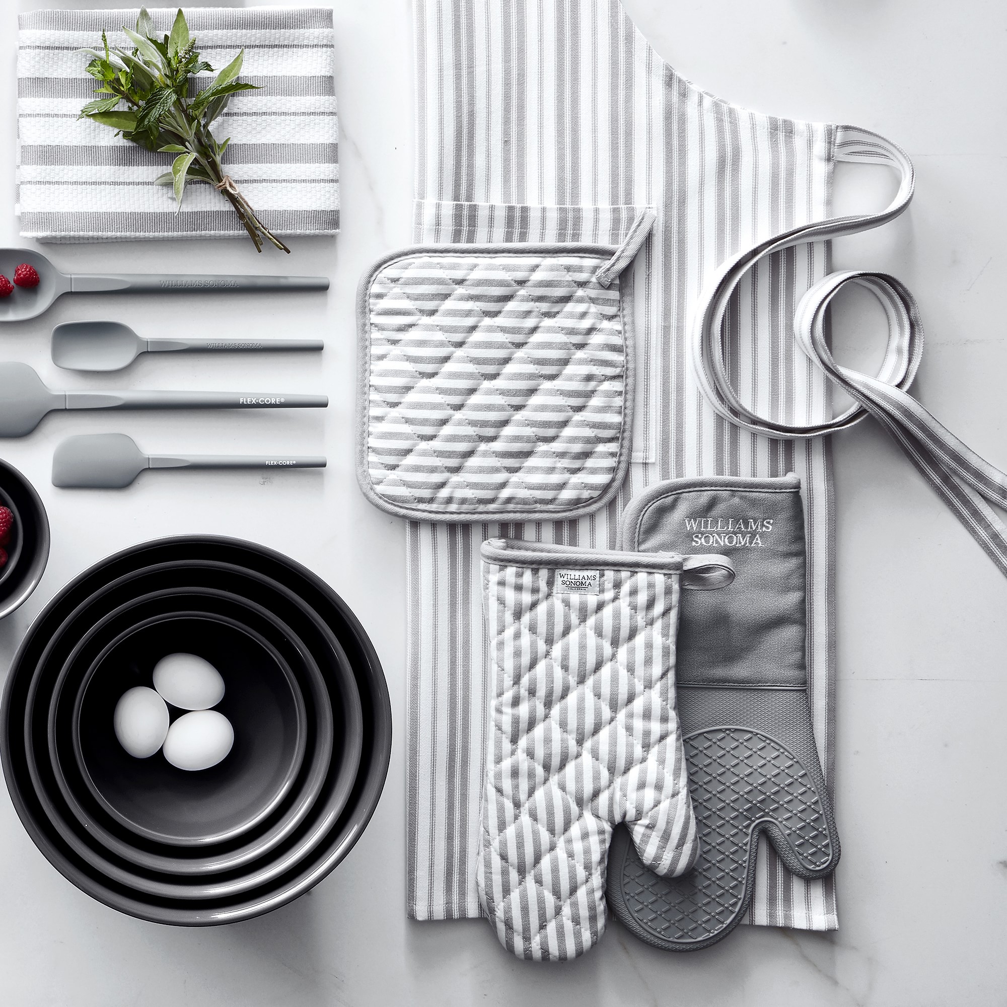 Williams Sonoma Ultimate Oven Mitt