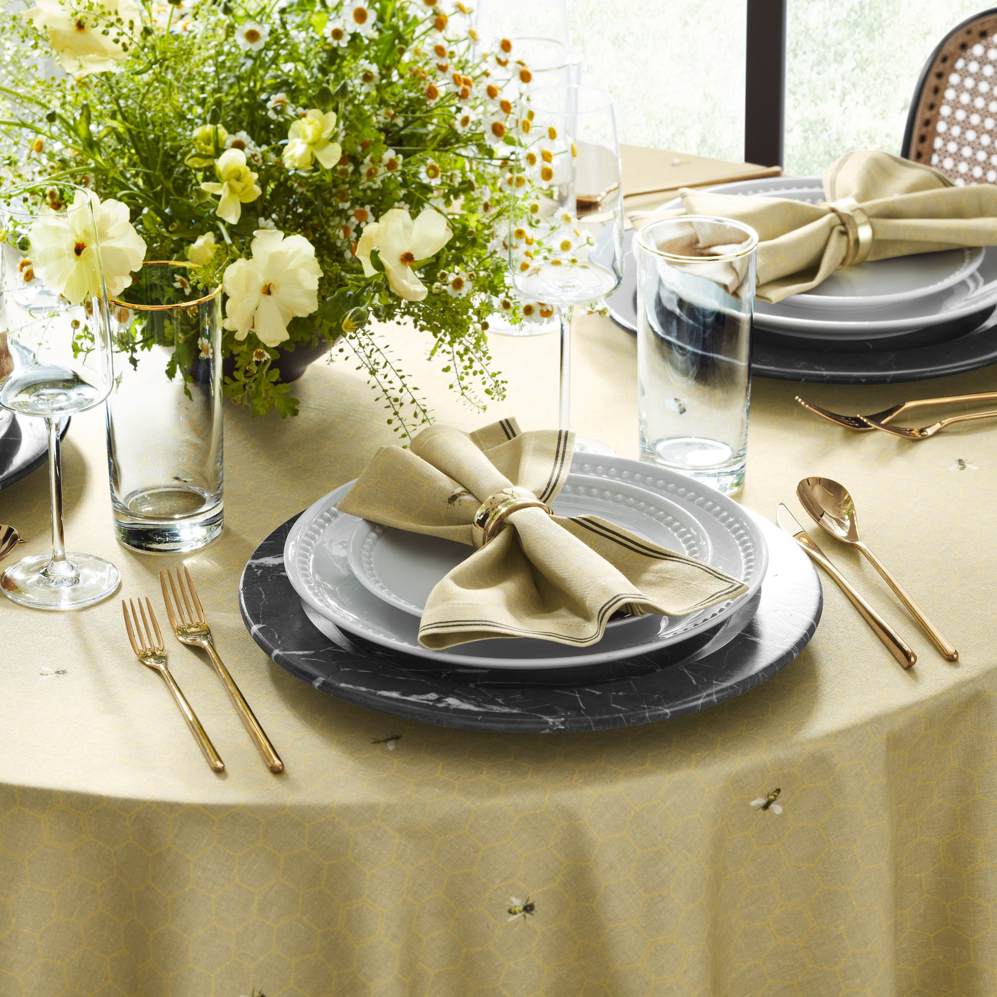 Bee Round Tablecloth