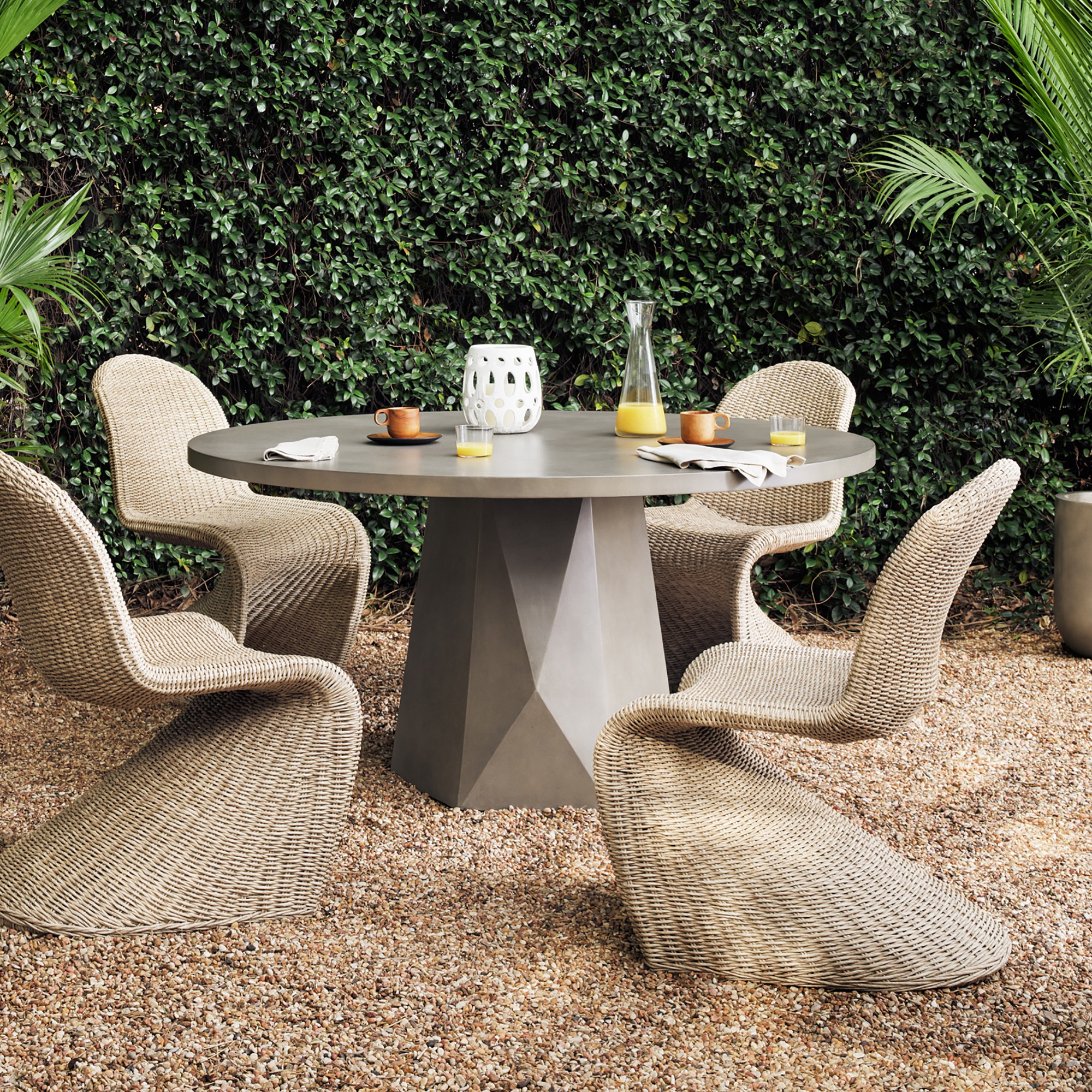 Saldana Round Outdoor Dining Table (60