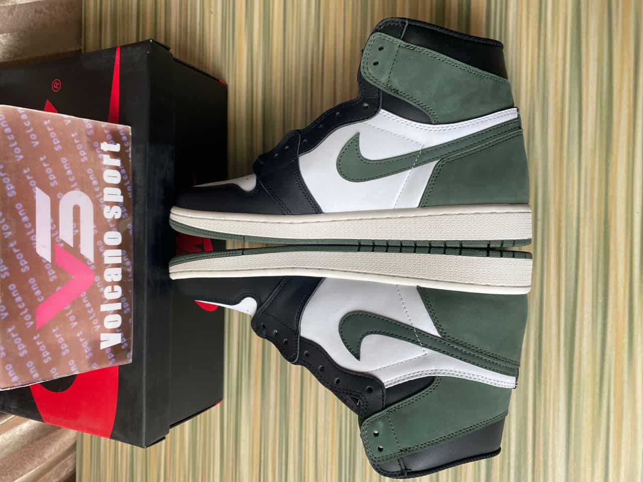 Jordan 1 Retro High Clay Green 555088-135