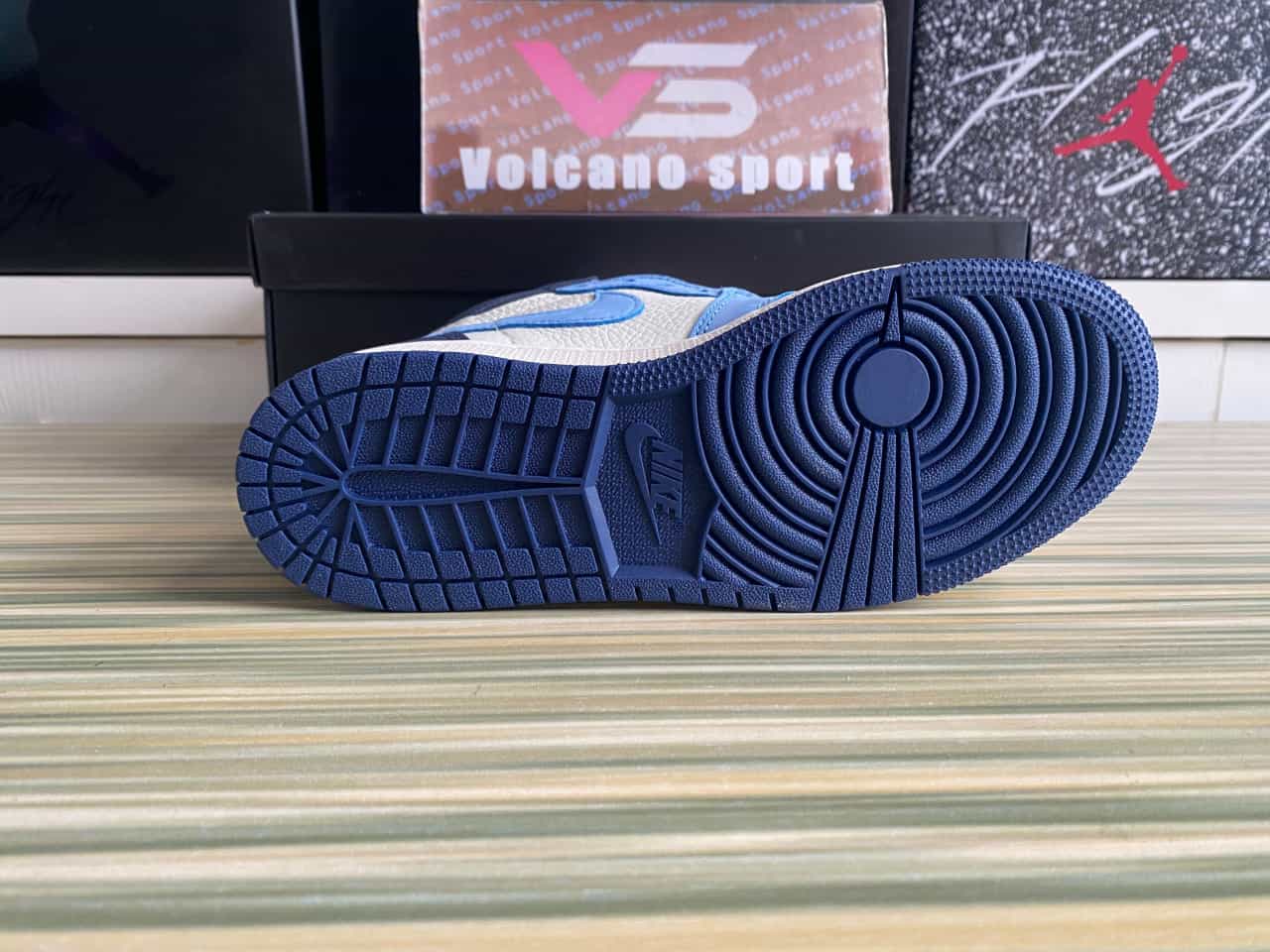 Jordan 1 High OG First in Flight FD2596-400