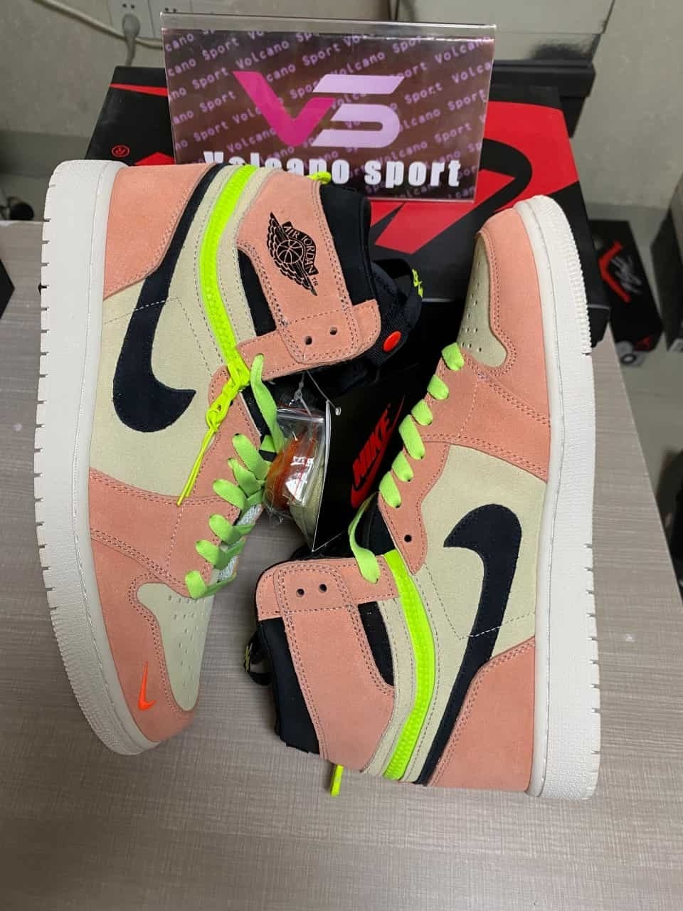 Jordan 1 High Switch Peach CW6576-800