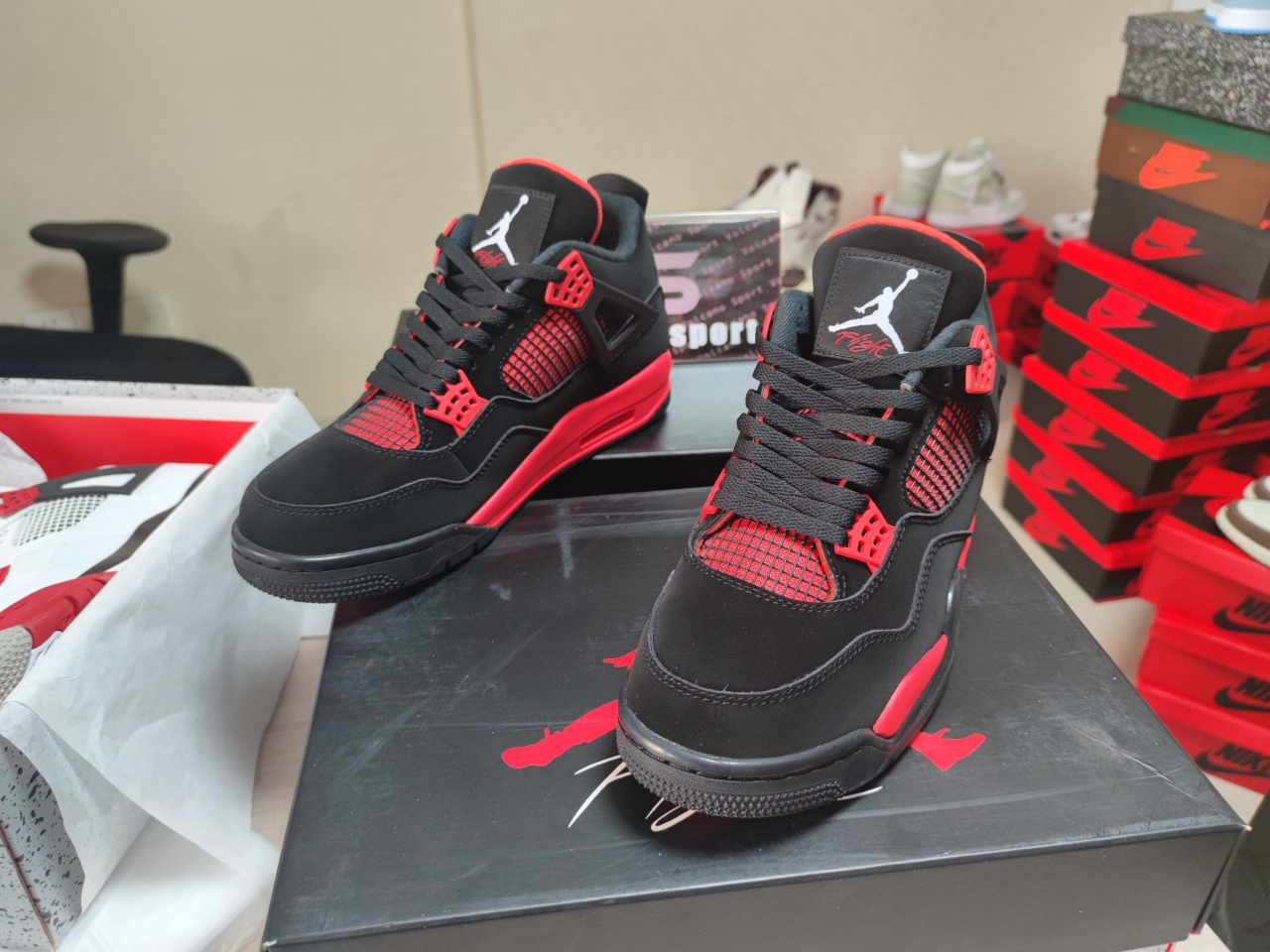 Jordan 4 “Red Thunder” CT8527-016