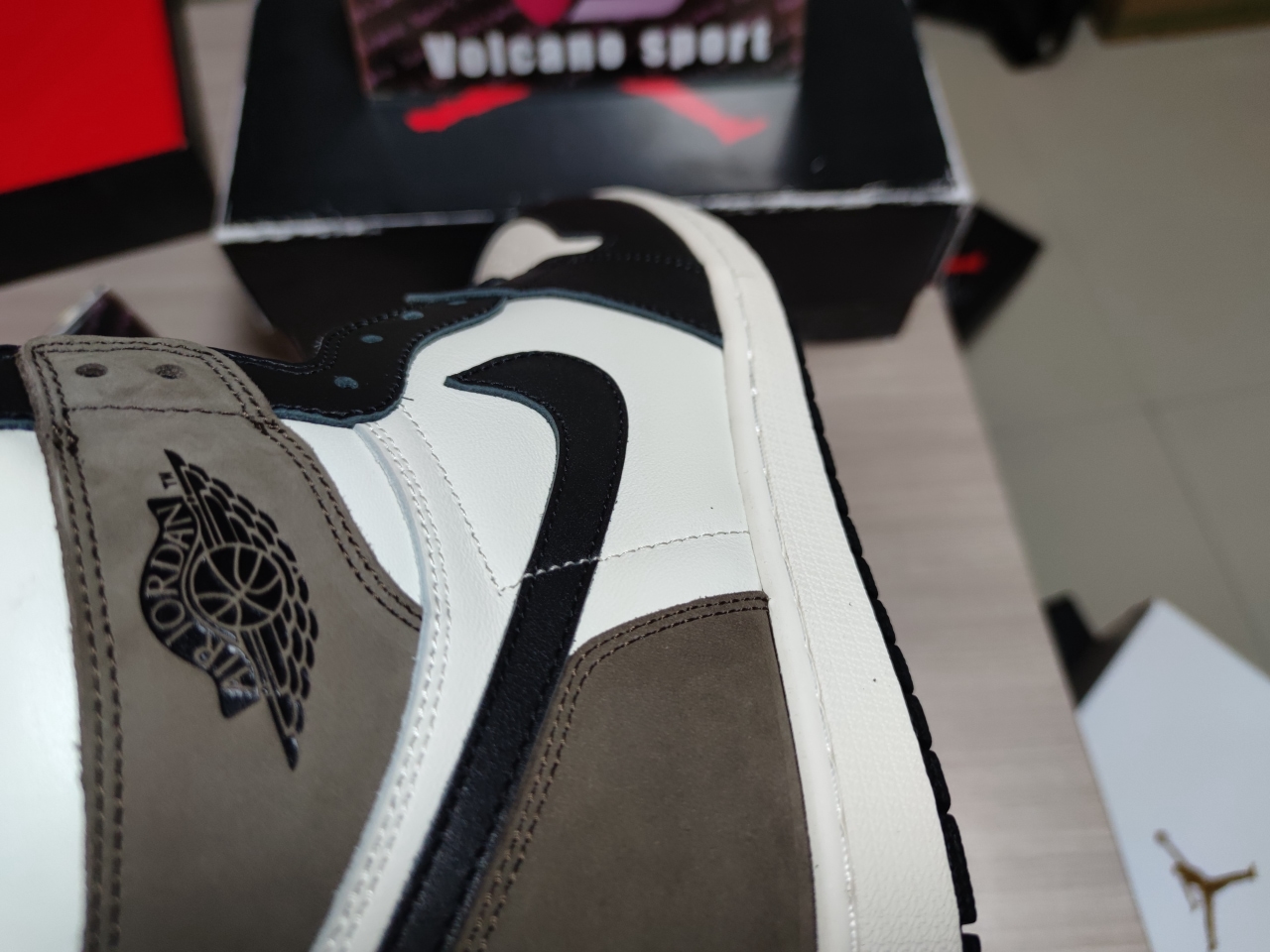 Jordan 1 Retro High Dark Mocha 555088 105