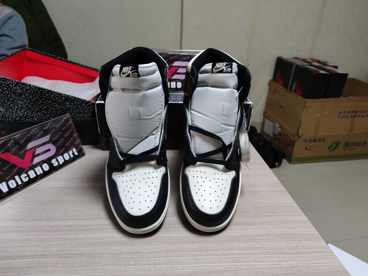 Jordan 1 Retro High Dark Mocha 555088 105