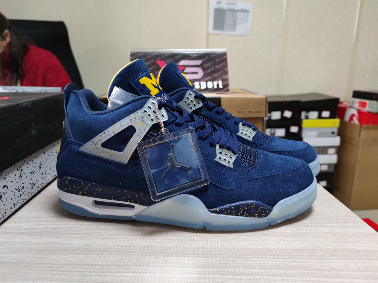 Jordan 4 Retro Michigan AJ4 1036660