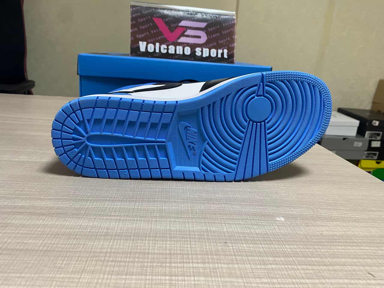 Jordan 1 Retro High OG UNC Toe DZ5485-400