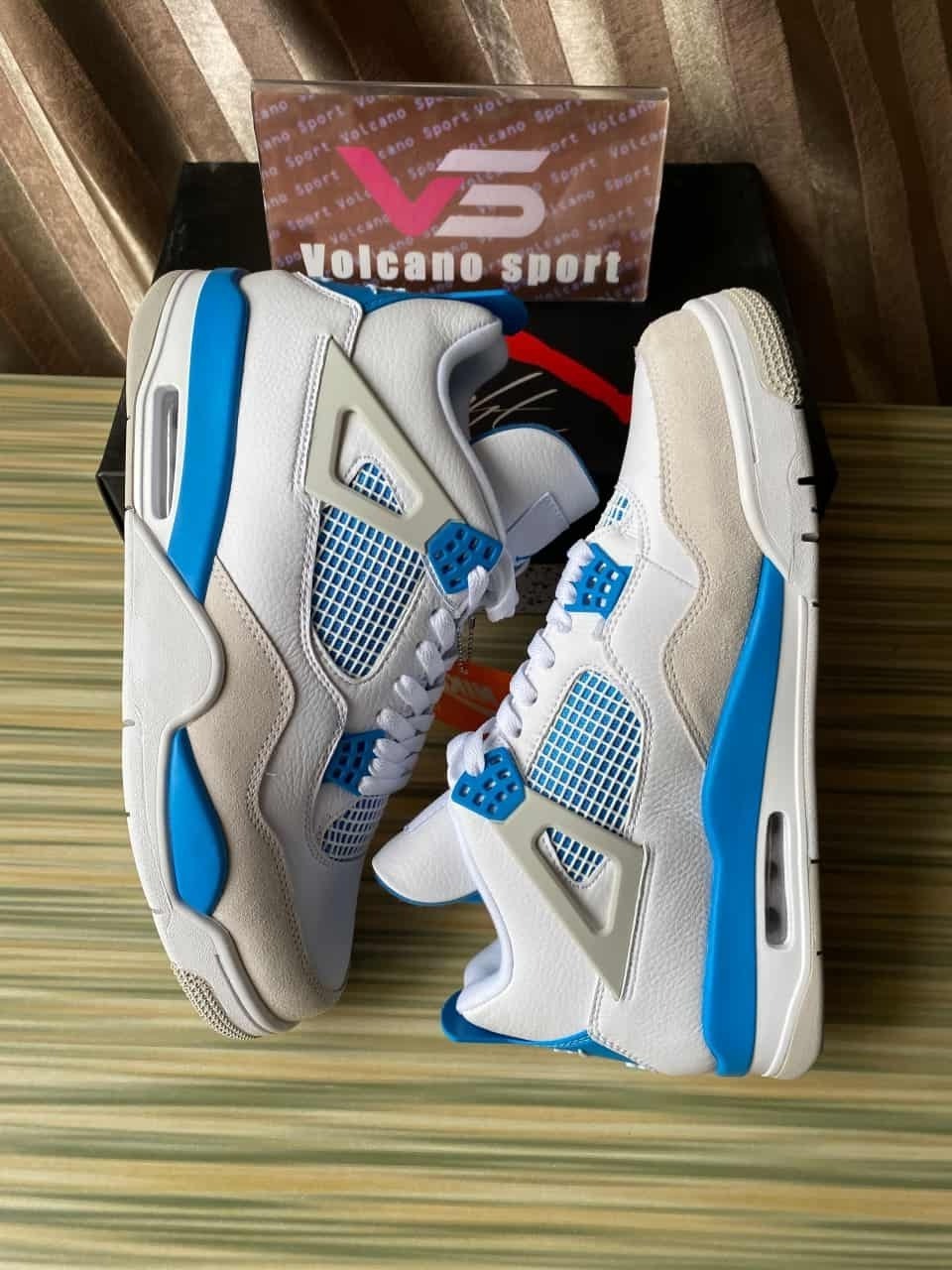Jordan 4 Retro military blue FV5029-141