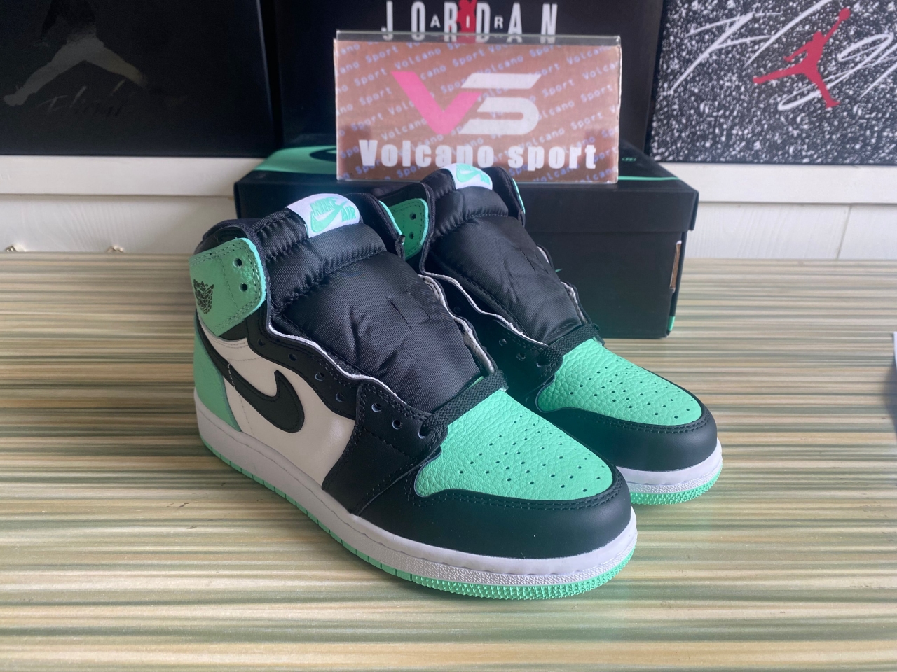 Jordan 1 Retro High OG Green Glow FD1437-130