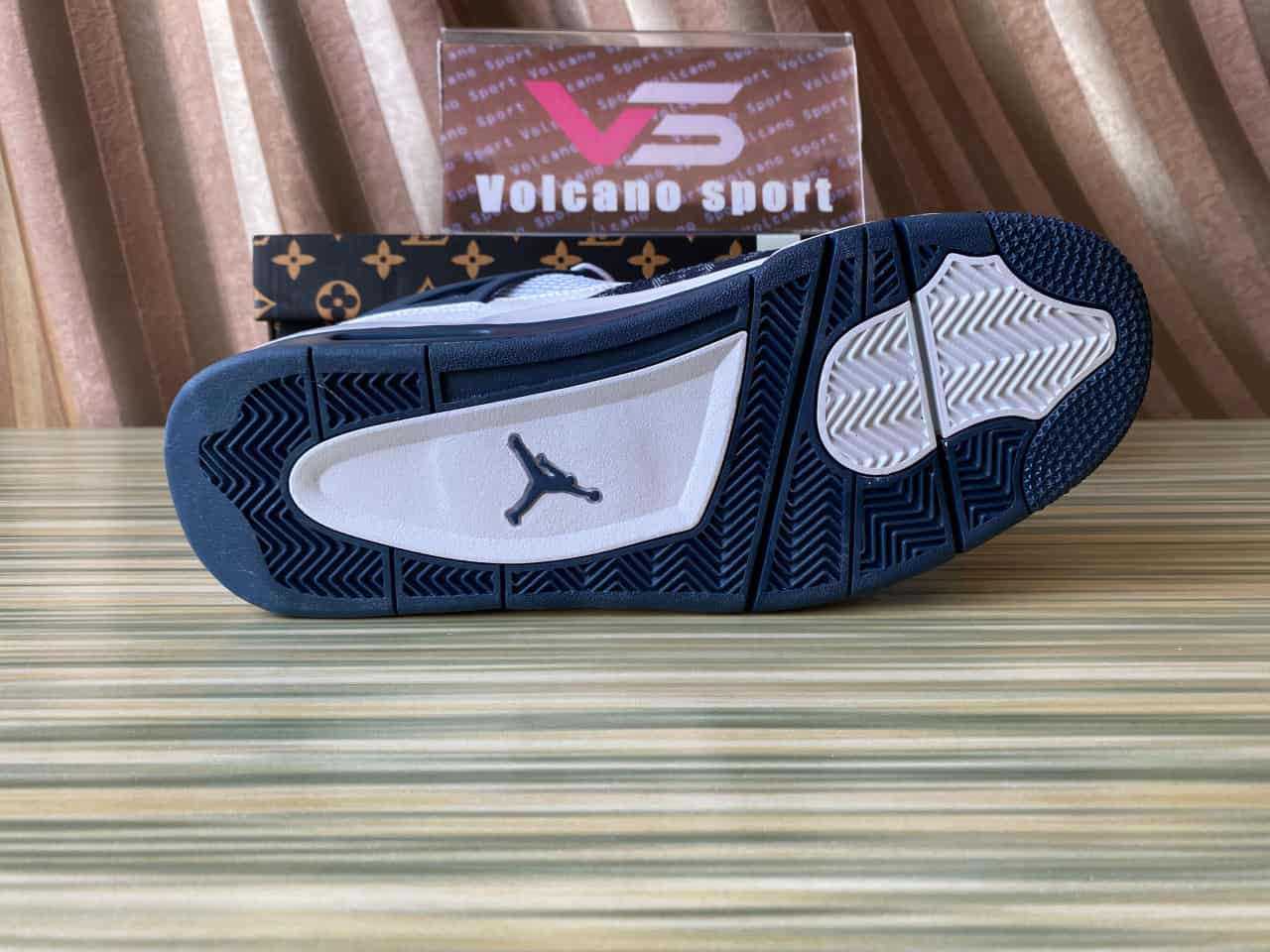 LV x Air jordan 4 LV6927-040
