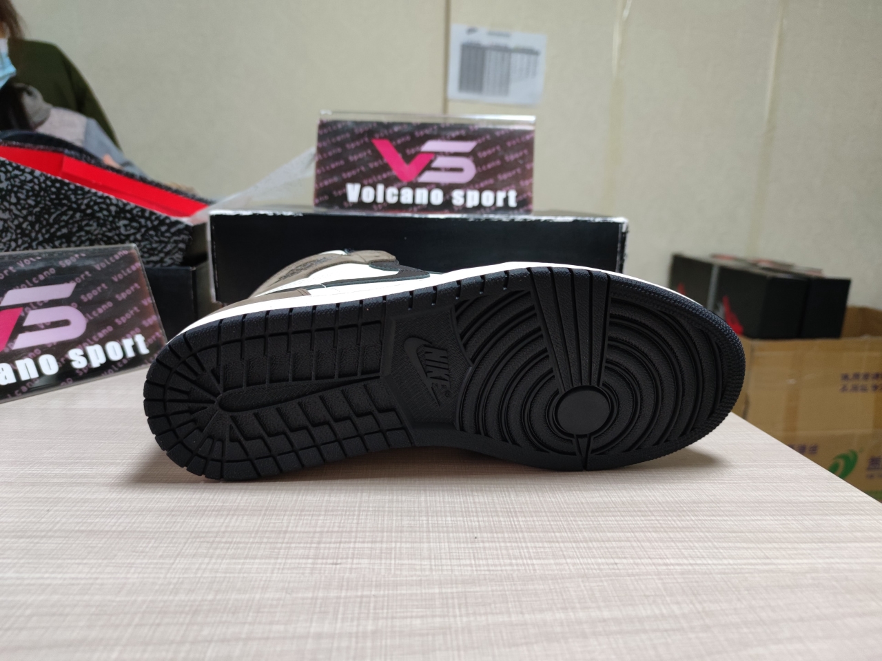 Jordan 1 Retro High Dark Mocha 555088 105