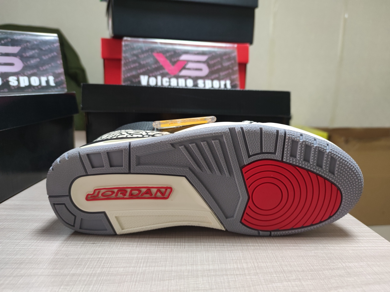 Jordan 3 Retro Black Cement Gold CK9246 067