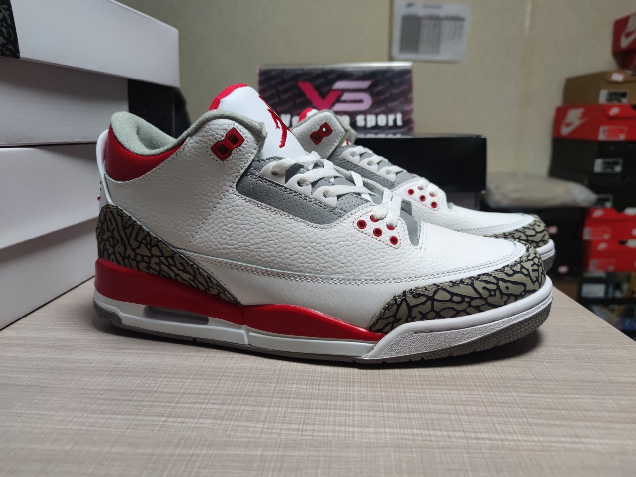 Jordan 3 Retro Fire Red DN3707-160