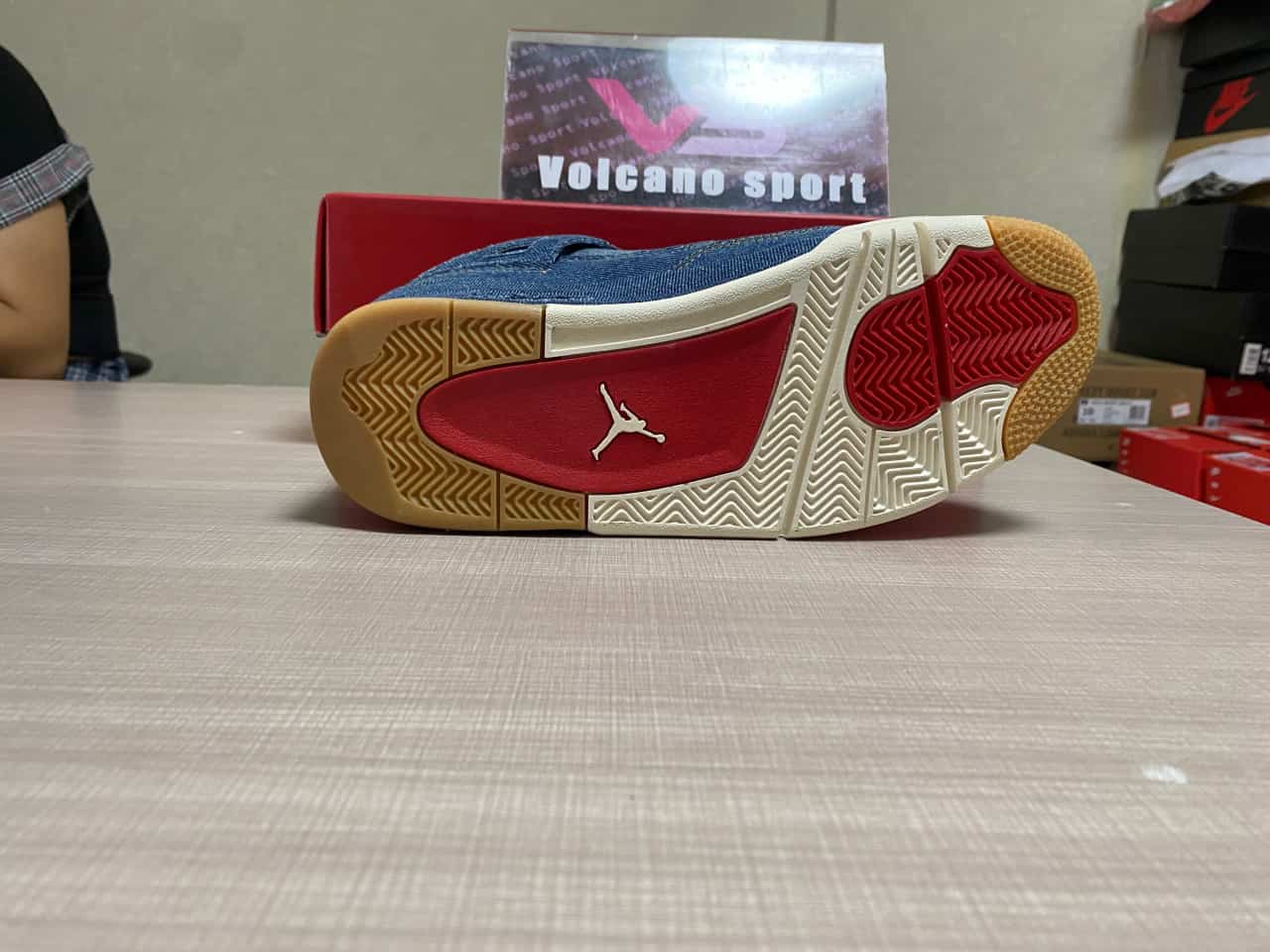 Jordan 4 Retro Levi's Denim AO2571-401
