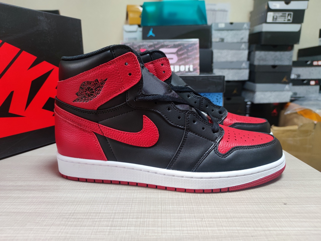 Jordan 1 Retro High Bred Banned 555088-001