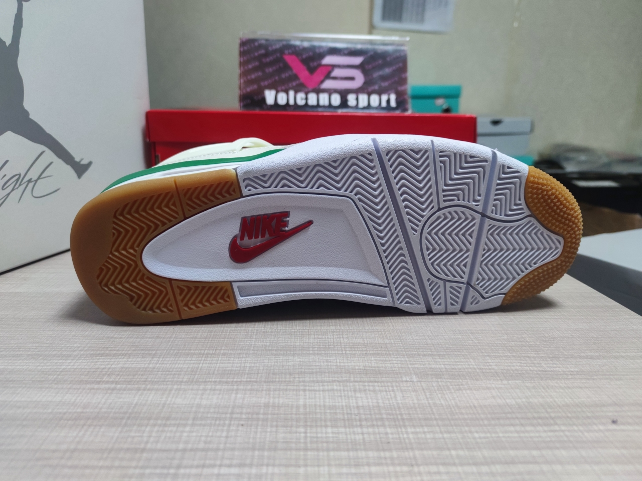 Jordan 4 retro SB Pine Green DR5415-103