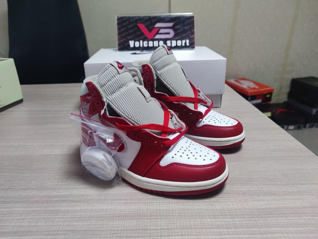 Jordan 1 Retro High OG Varsity Red DJ4891 061