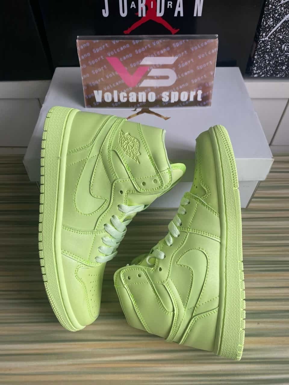 Jordan 1 Retro High Barely Volt AH7389-700