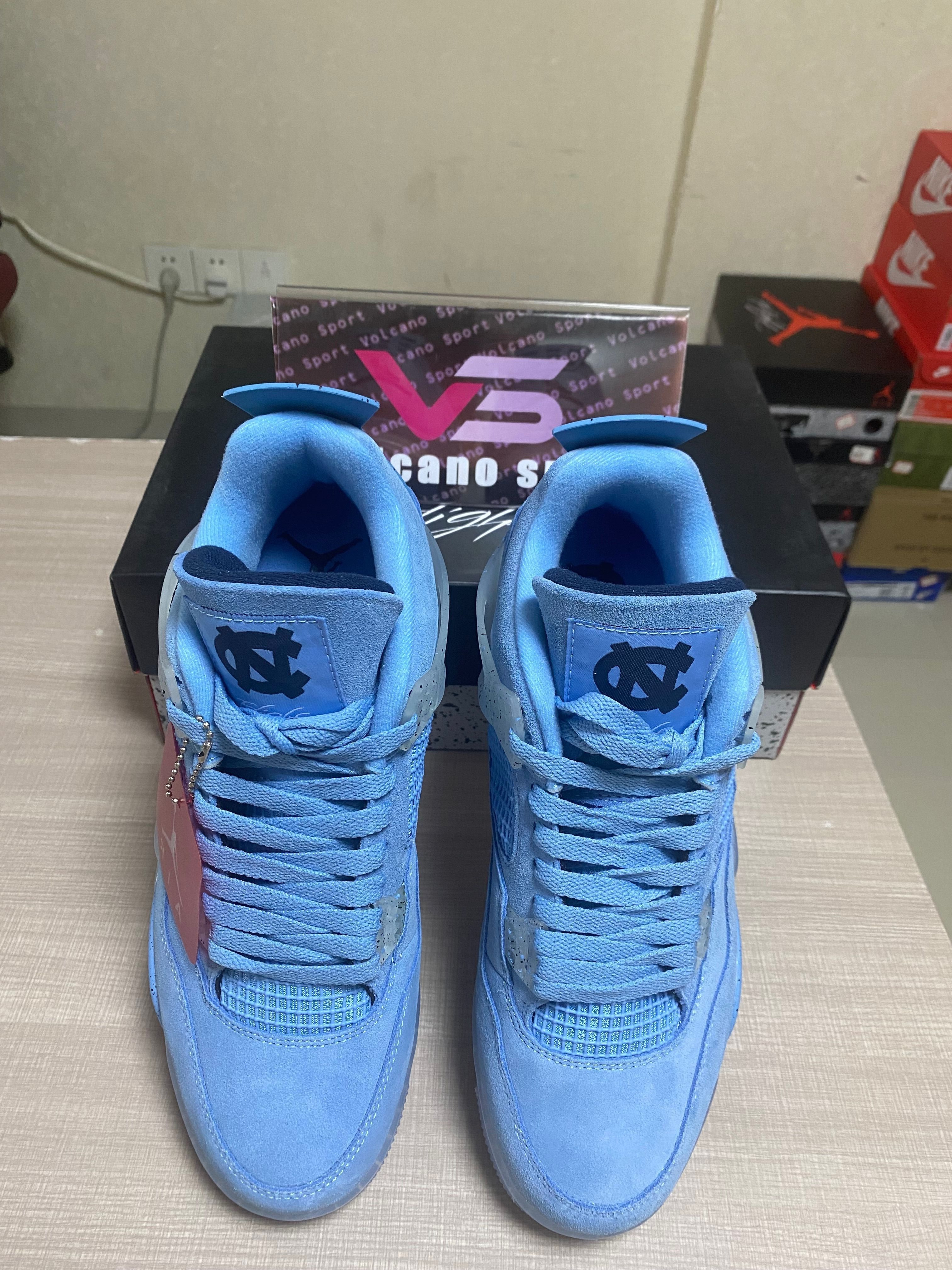 Jordan 4 Retro UNC PE 904284