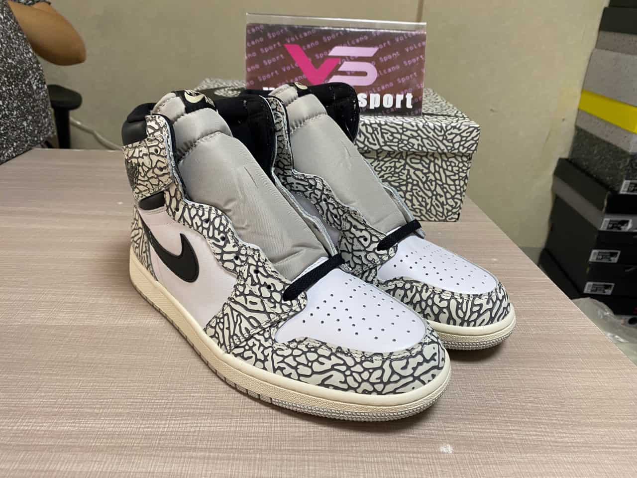 Jordan 1 Retro High OG White Cement DZ5485-052