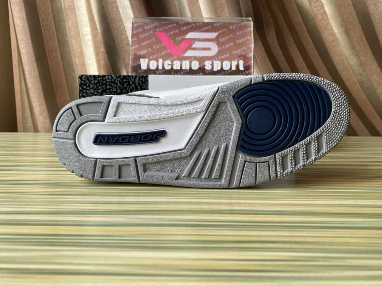 Jordan 3 Retro Midnight Navy CT8532-140