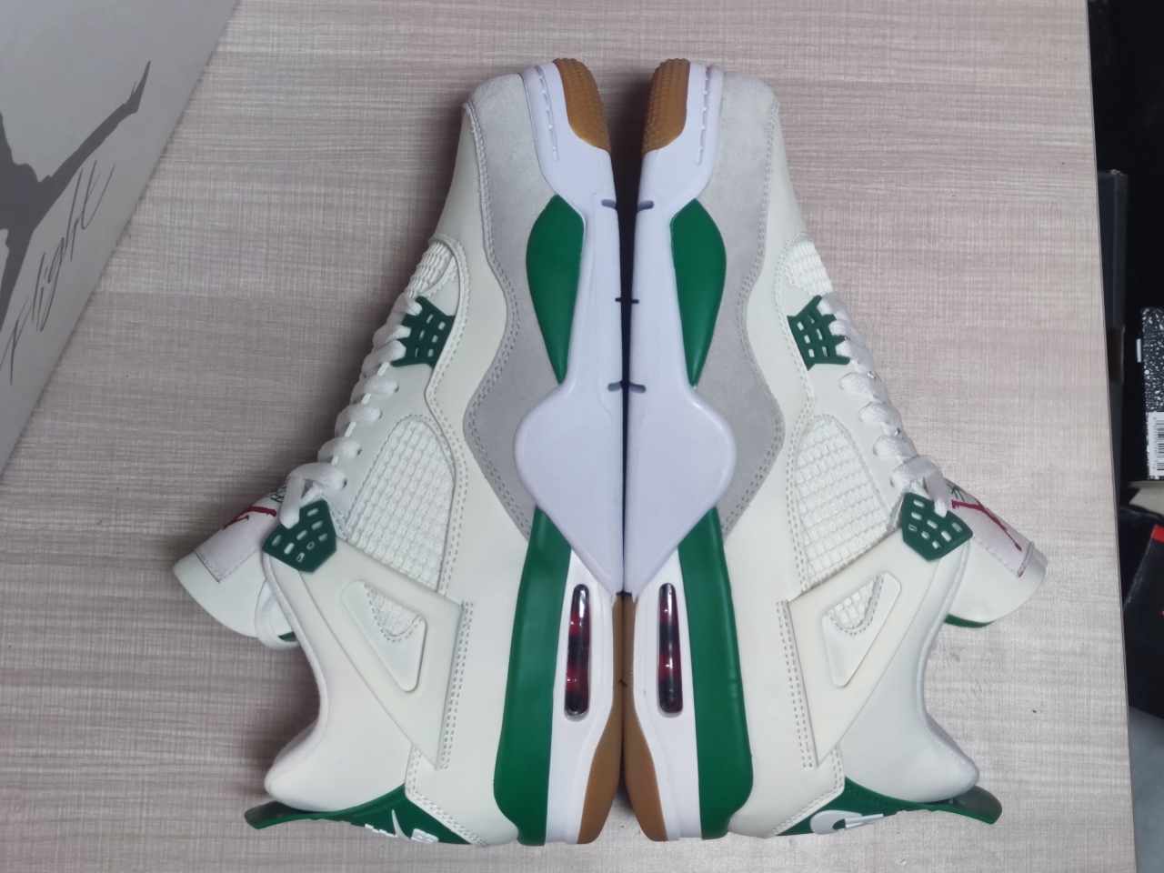 Jordan 4 retro SB Pine Green DR5415-103
