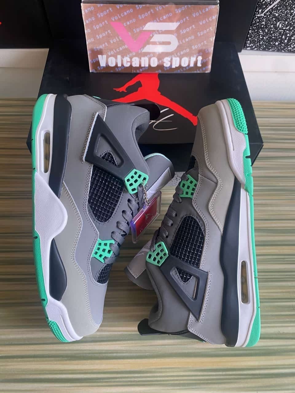 Jordan 4 Retro Green Glow 308497-033