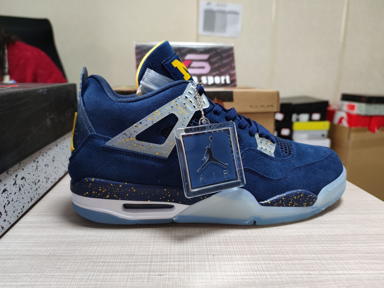 Jordan 4 Retro Michigan AJ4 1036660