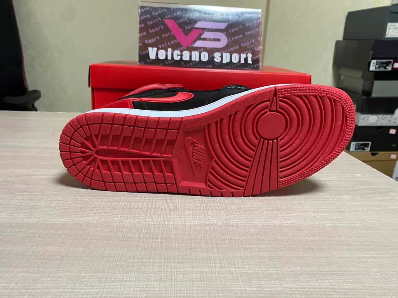 Jordan 1 Retro High OG Satin Bred FD4810-061