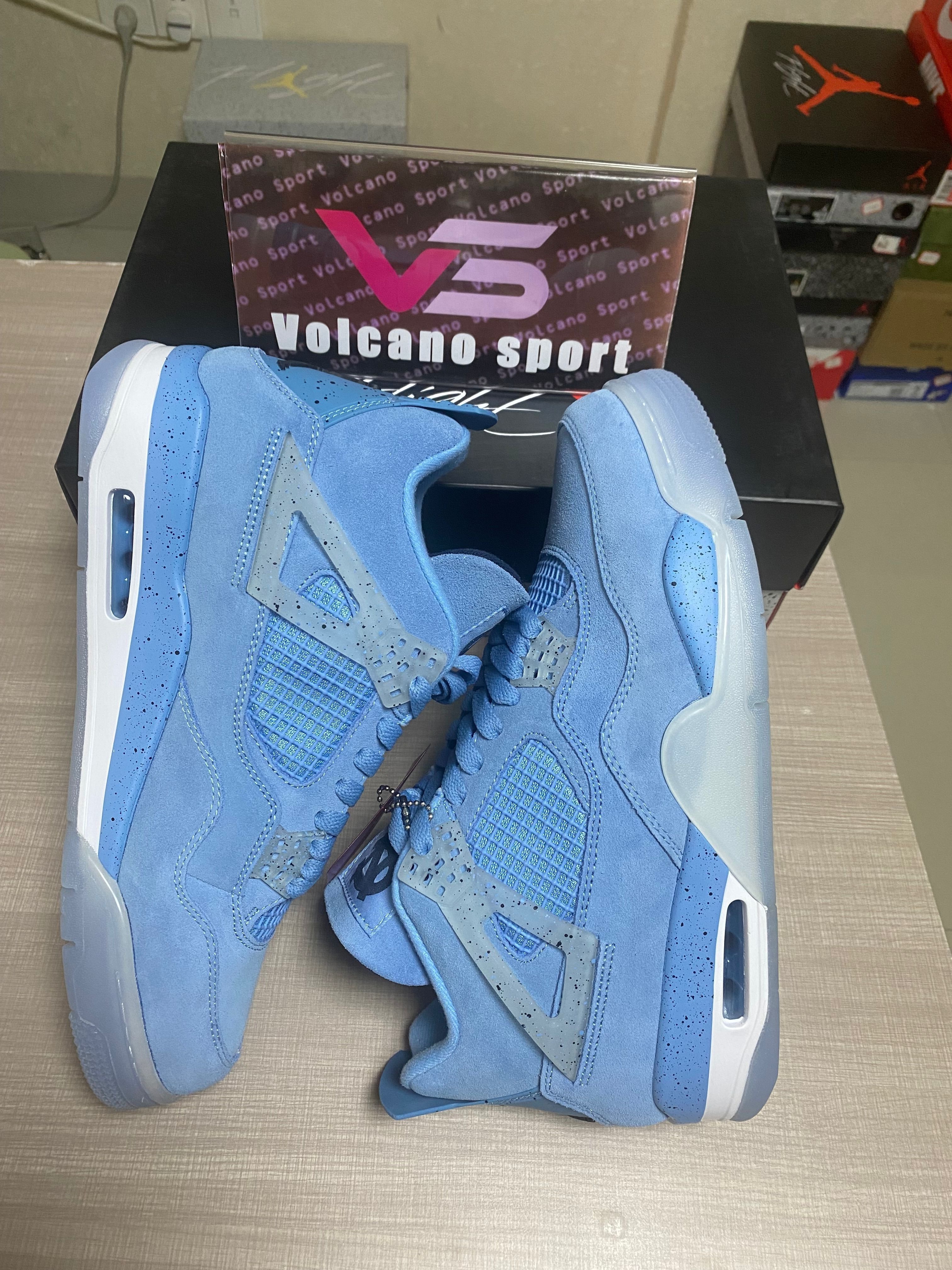 Jordan 4 Retro UNC PE 904284