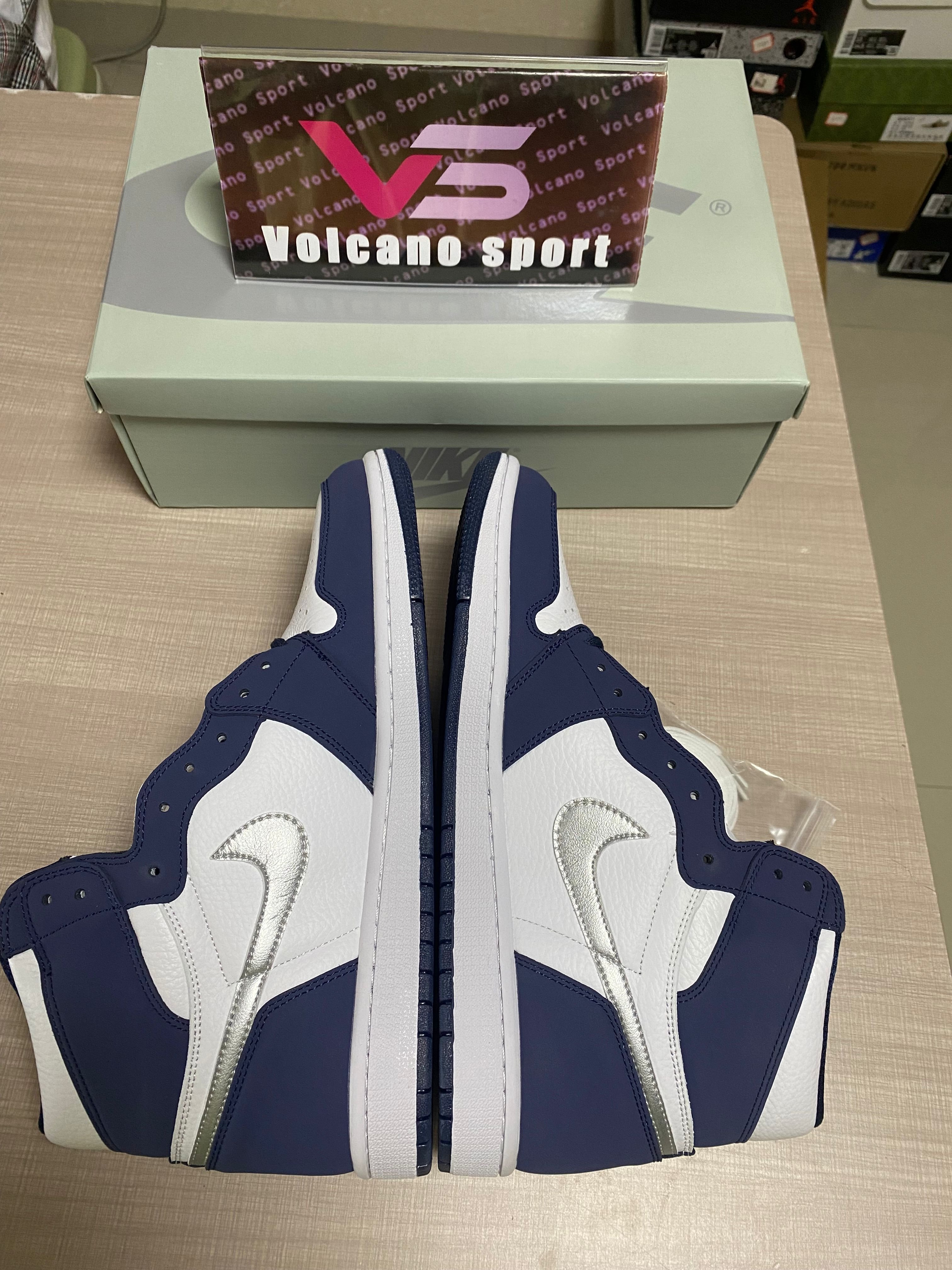 Jordan 1 Retro High OG Japan Navy (2001) DC1788-100