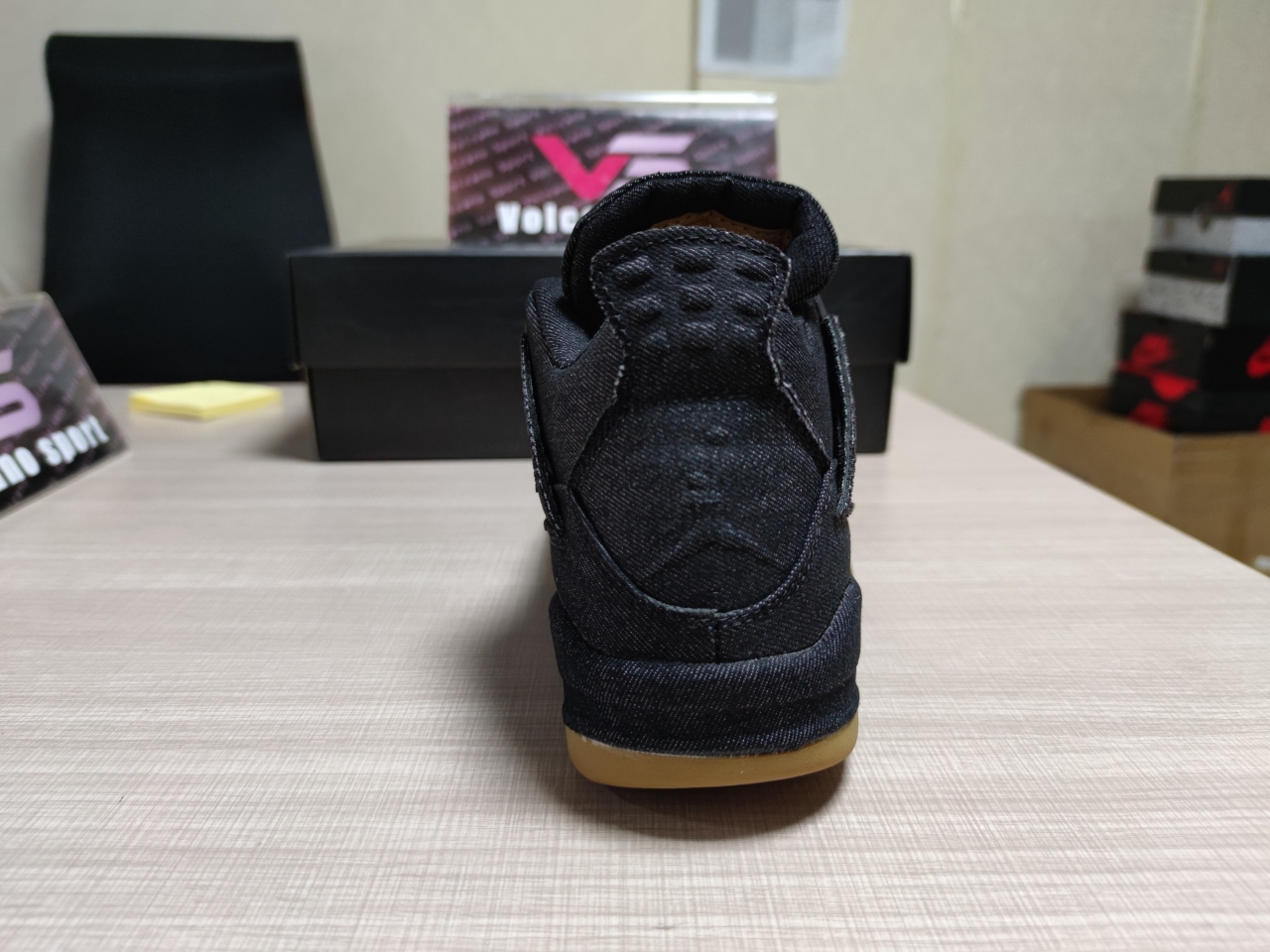 Jordan 4 Retro Levi's Black (Levi's Tag)