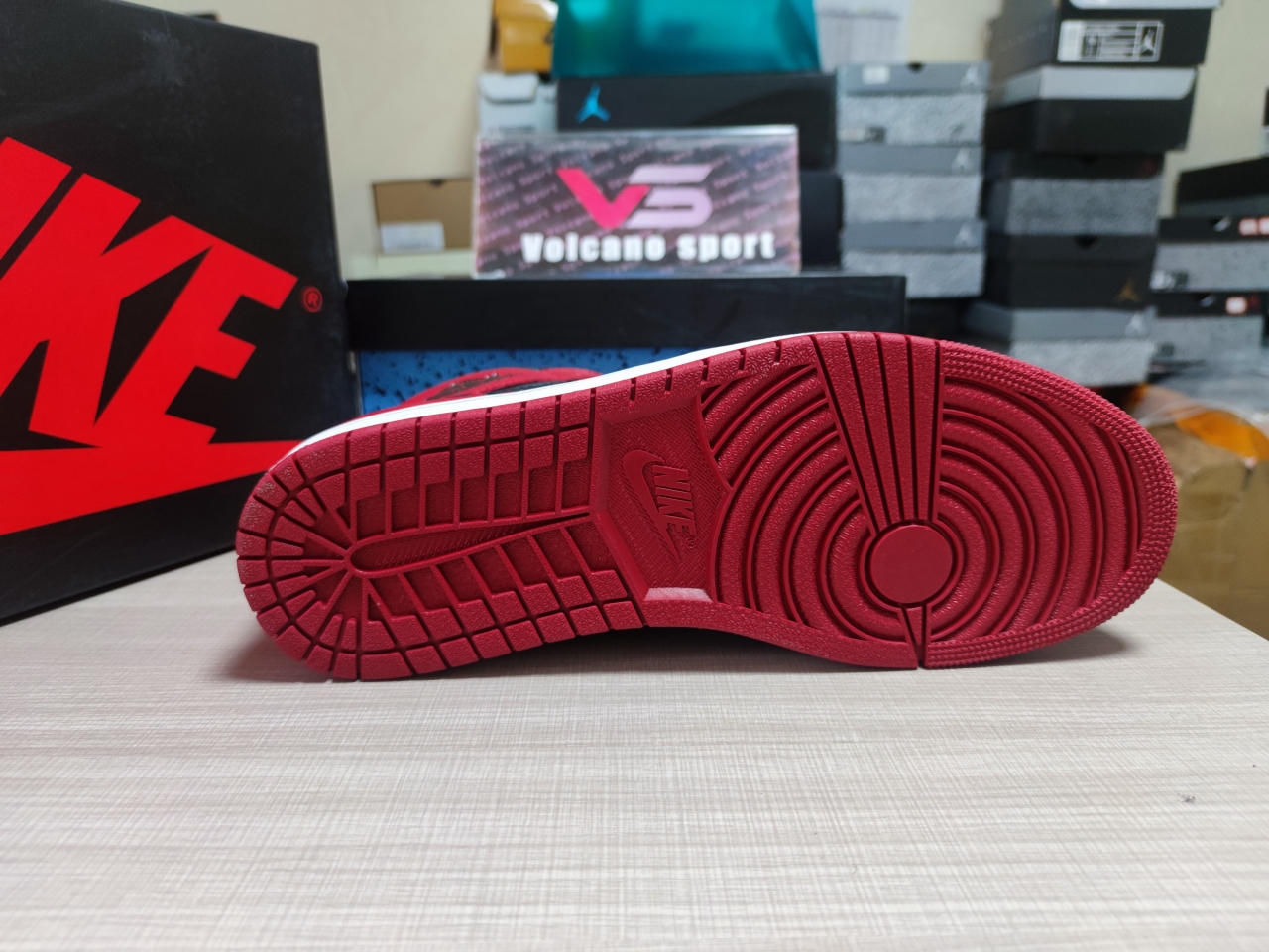 Jordan 1 Retro High Bred Banned 555088-001