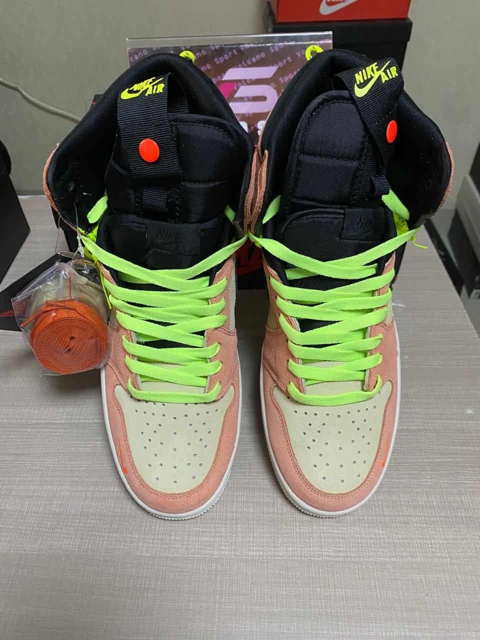 Jordan 1 High Switch Peach CW6576-800