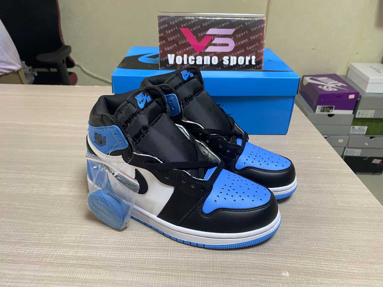 Jordan 1 Retro High OG UNC Toe DZ5485-400